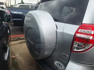 Toyota RAV4 2011 Silver
