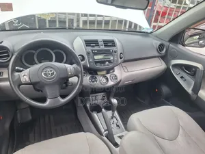 Toyota RAV4 2011 Silver
