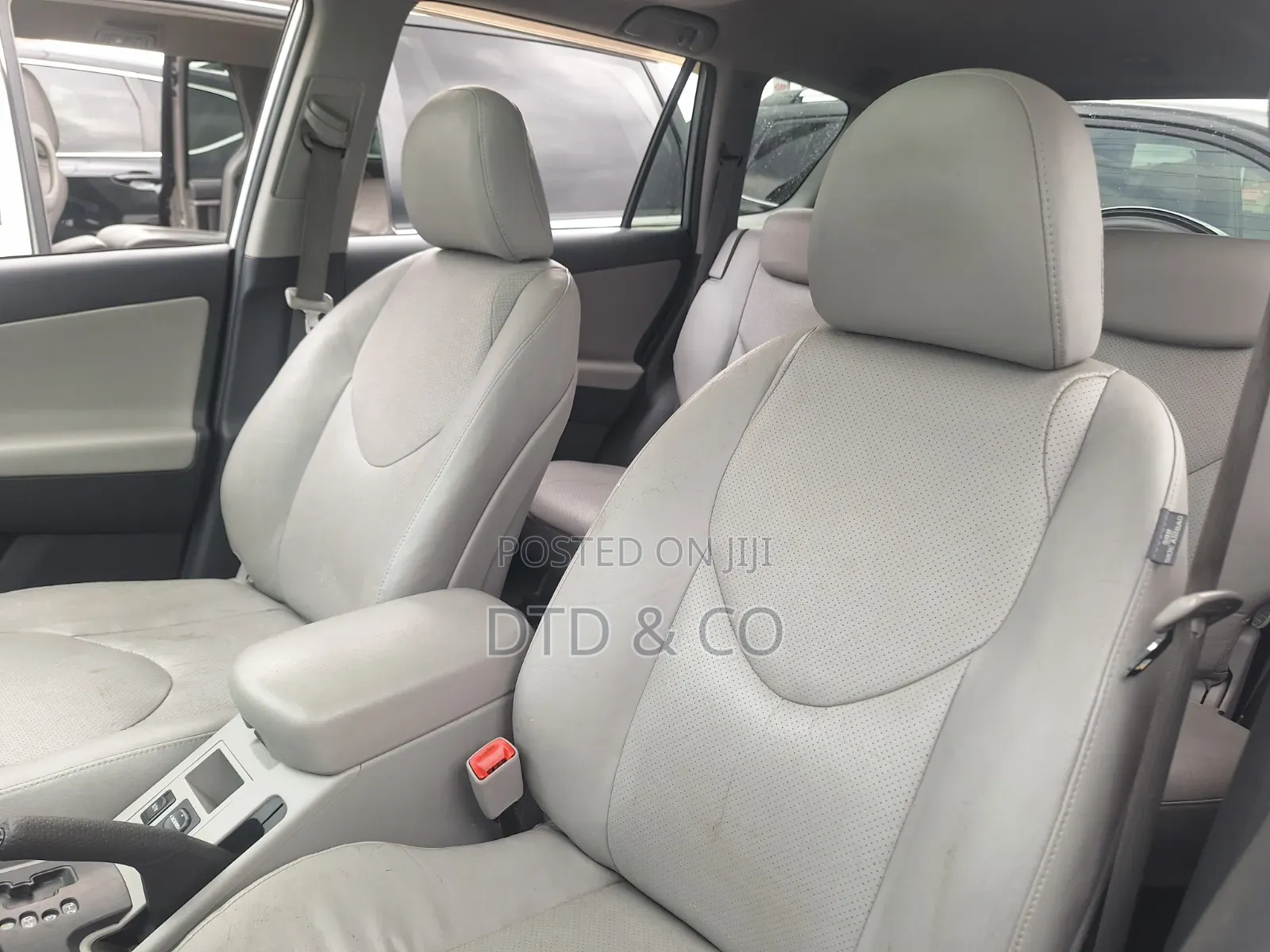 Toyota RAV4 2011 Silver