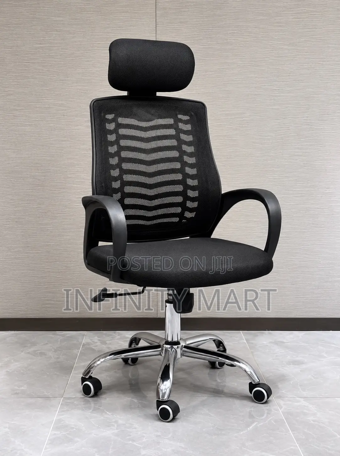 High Back Mesh Office Chair With Headrest and Chrome Base.