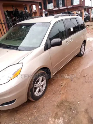 Toyota Sienna 2009 Gold