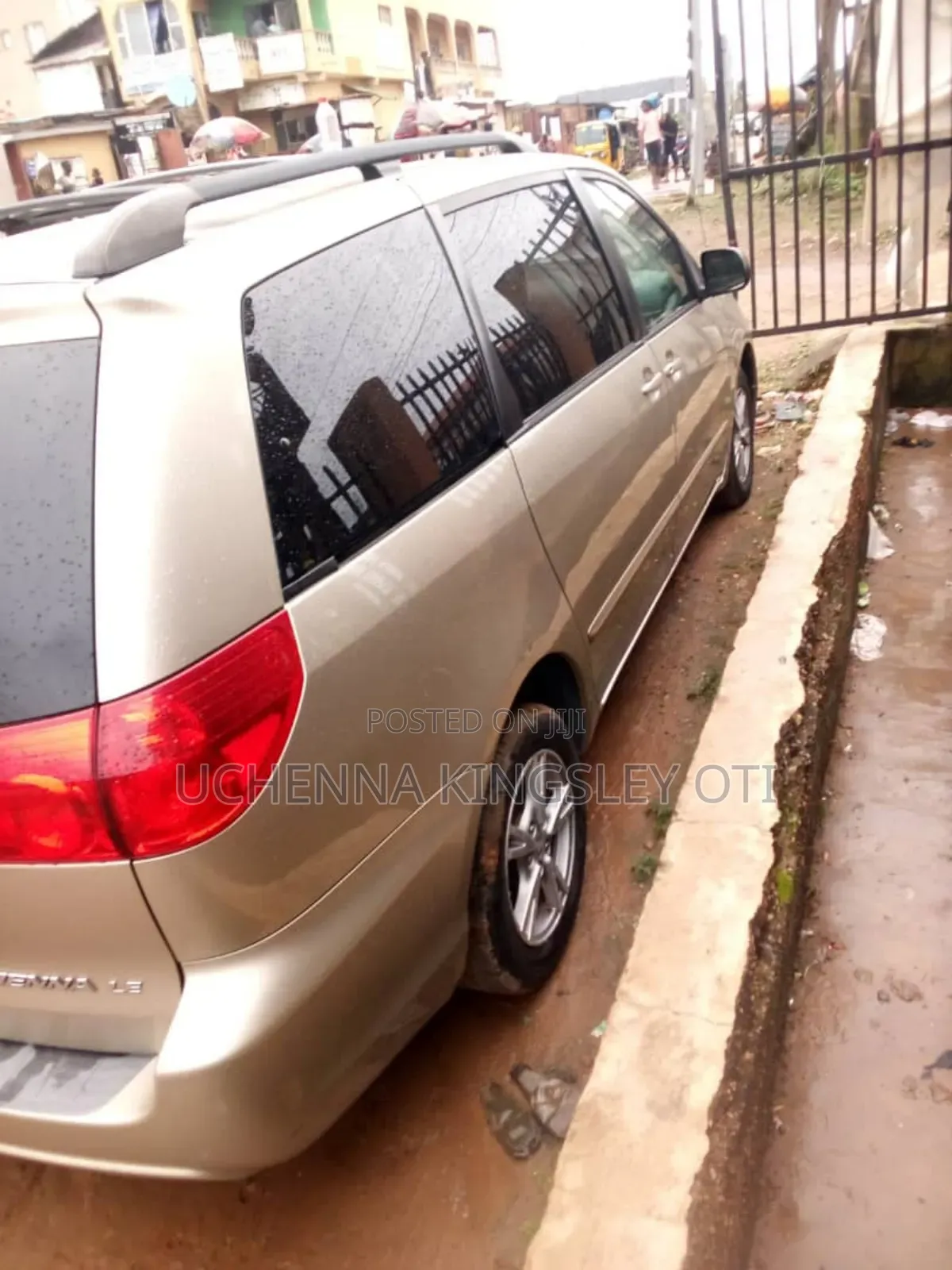 Toyota Sienna 2009 Gold