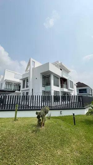 5bdrm Mansion in Osapa london for sale