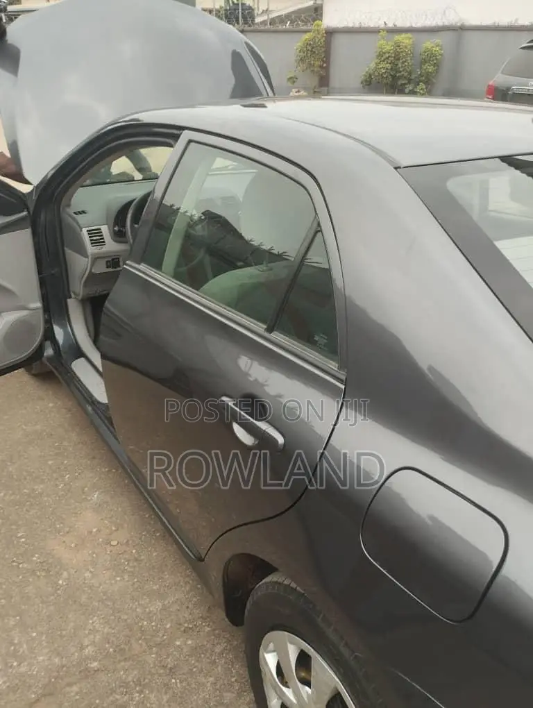 Toyota Corolla 2010 Gray