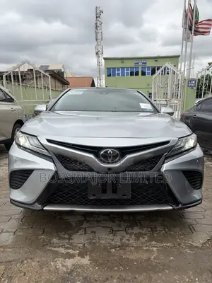 Toyota Camry XSE FWD (2.5L 4cyl 8AM) 2018 Silver