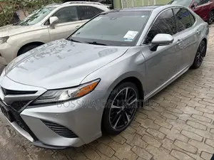 Toyota Camry XSE FWD (2.5L 4cyl 8AM) 2018 Silver