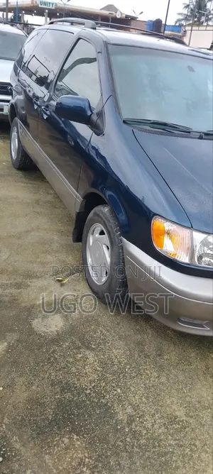 Toyota Sienna 2002 Blue