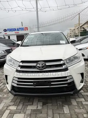 Toyota Highlander XLE 4x4 V6 (3.5L 6cyl 8A) 2017 White