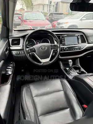 Toyota Highlander XLE 4x4 V6 (3.5L 6cyl 8A) 2017 White