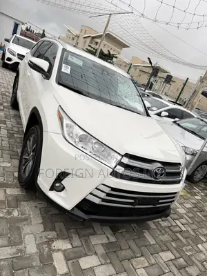 Toyota Highlander XLE 4x4 V6 (3.5L 6cyl 8A) 2017 White