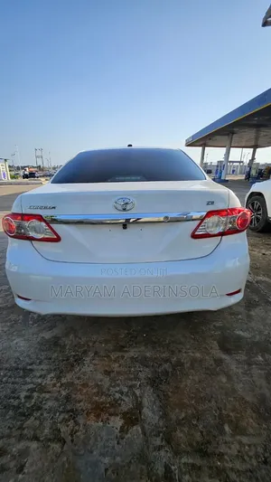 Toyota Corolla 2010 White