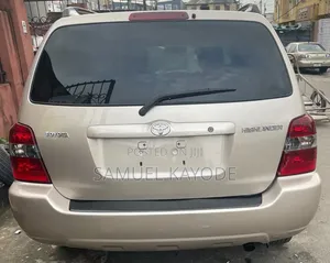 Toyota Highlander 2005 Gold