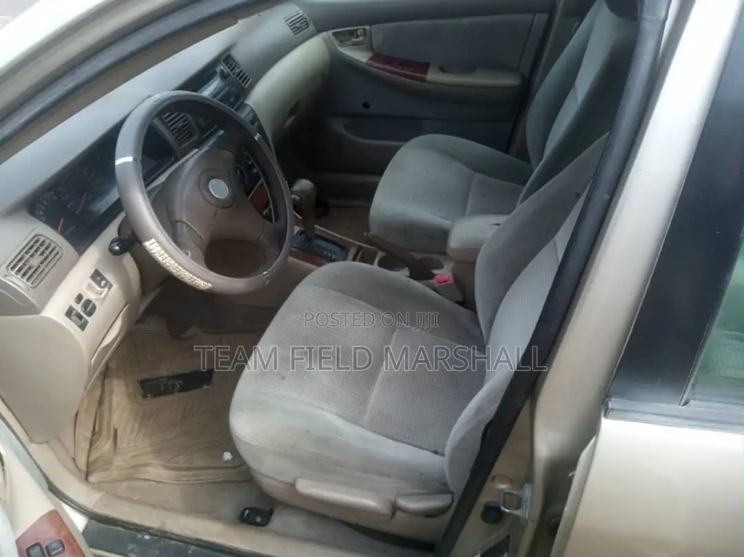 Toyota Corolla Sedan Automatic 2005 Gold