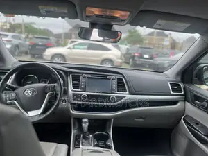 Toyota Highlander XLE 2019 Silver
