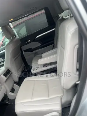 Toyota Highlander XLE 2019 Silver