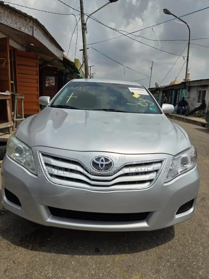 Toyota Camry 2010 Silver