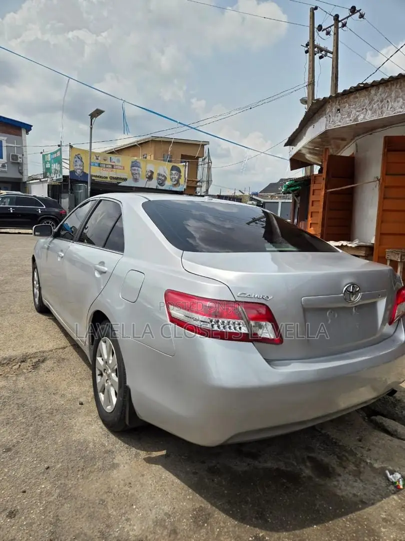 Toyota Camry 2010 Silver