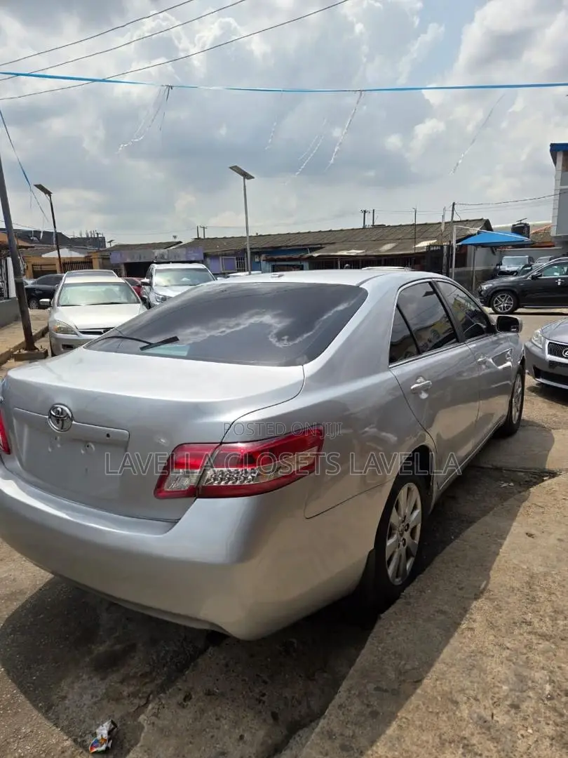 Toyota Camry 2010 Silver