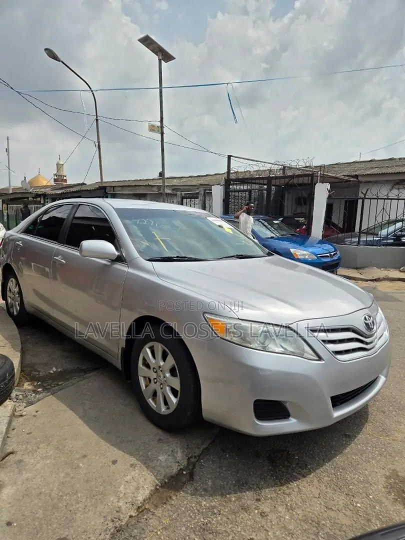 Toyota Camry 2010 Silver