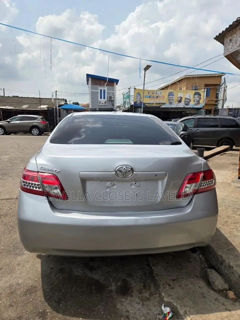 Toyota Camry 2010 Silver
