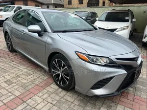 Toyota Camry 2019 Silver