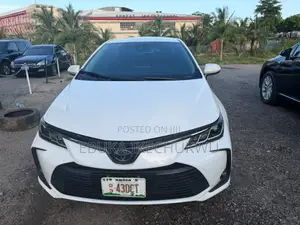 Toyota Corolla LE 2021 White