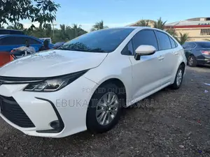 Toyota Corolla LE 2021 White
