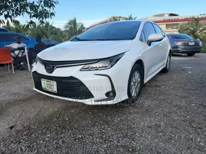 Toyota Corolla LE 2021 White
