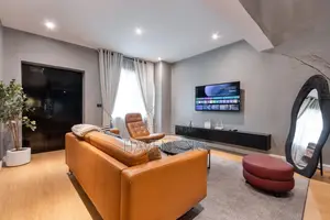 A Beautiful 2-Bedroom Maisonette