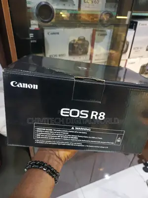 Canon Eos R8