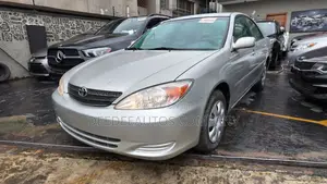 Toyota Camry LE 4dr Sedan (2.4L 4cyl 5M) 2004 Silver