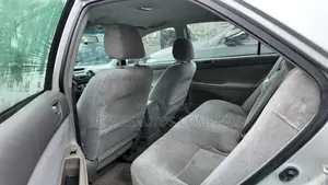 Toyota Camry LE 4dr Sedan (2.4L 4cyl 5M) 2004 Silver