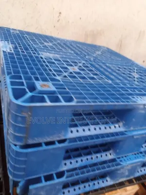 Maxi Capacity Plastic Pallets