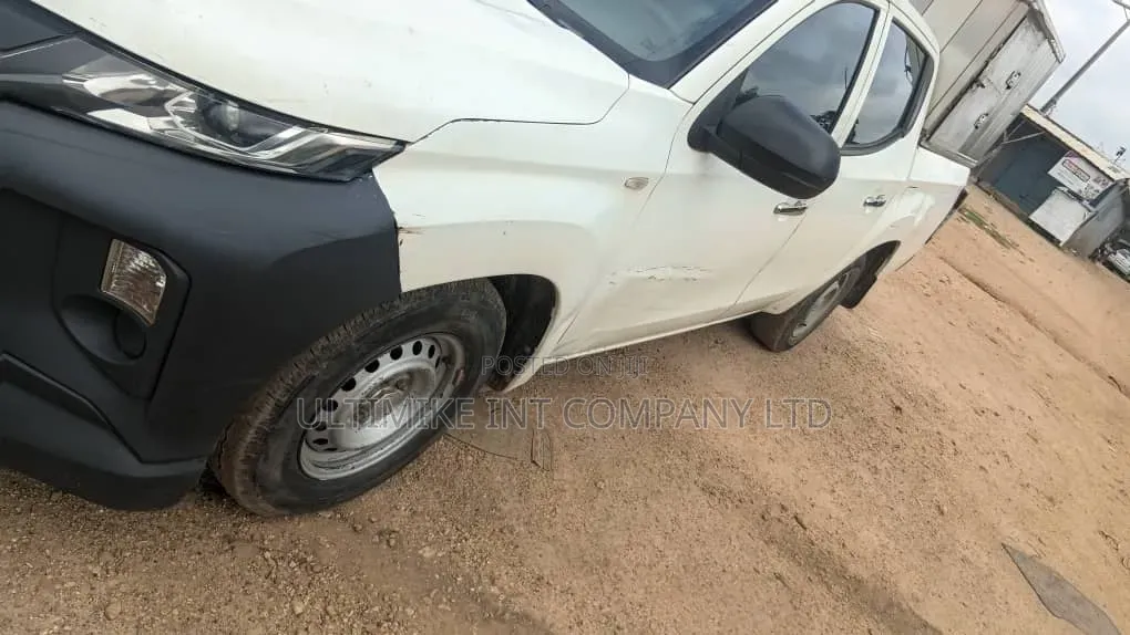 Mitsubishi L300 2018 White