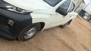 Mitsubishi L300 2018 White
