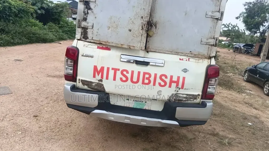 Mitsubishi L300 2018 White