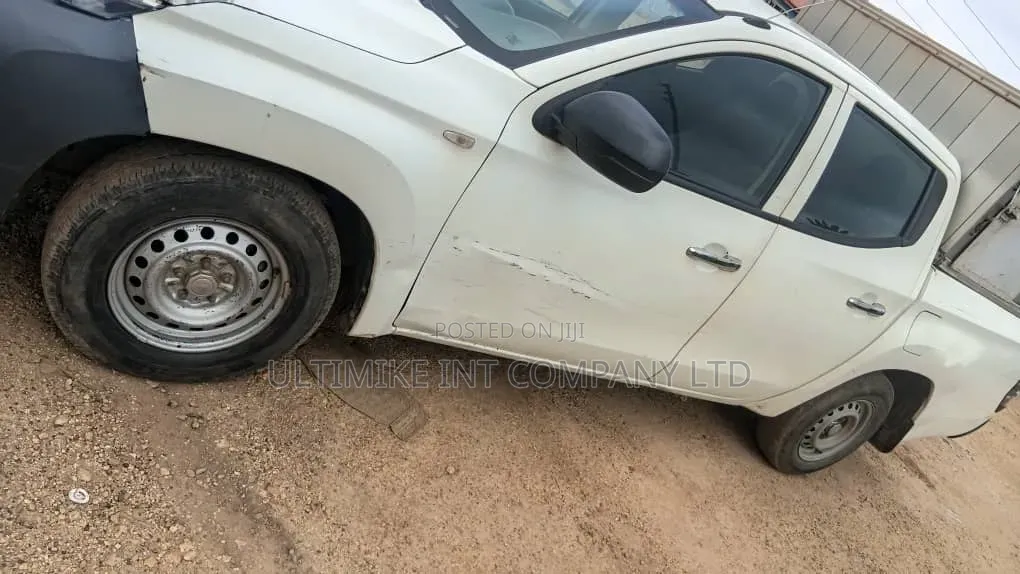 Mitsubishi L300 2018 White