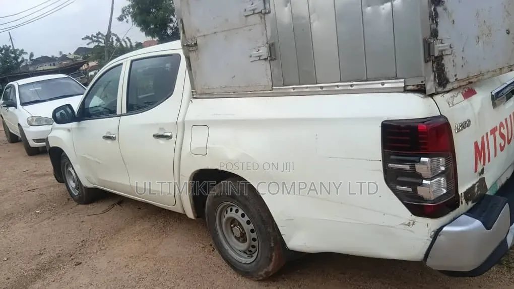 Mitsubishi L300 2018 White