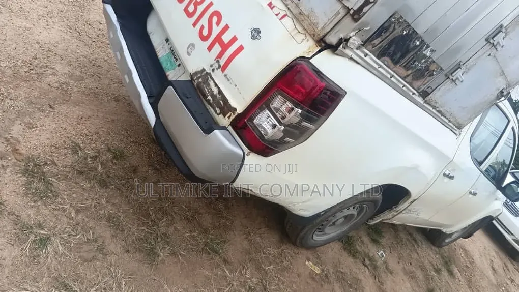 Mitsubishi L300 2018 White