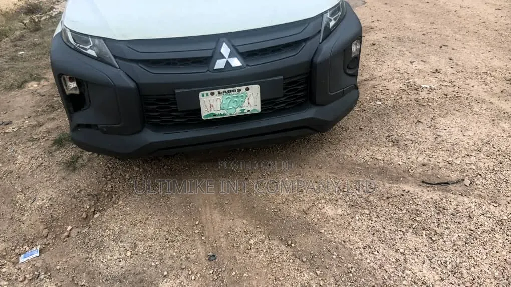 Mitsubishi L300 2018 White