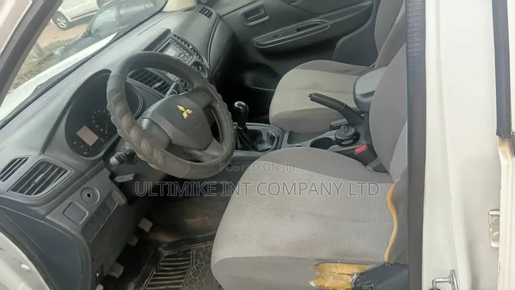 Mitsubishi L300 2018 White