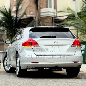 Toyota Venza AWD 2011 Silver
