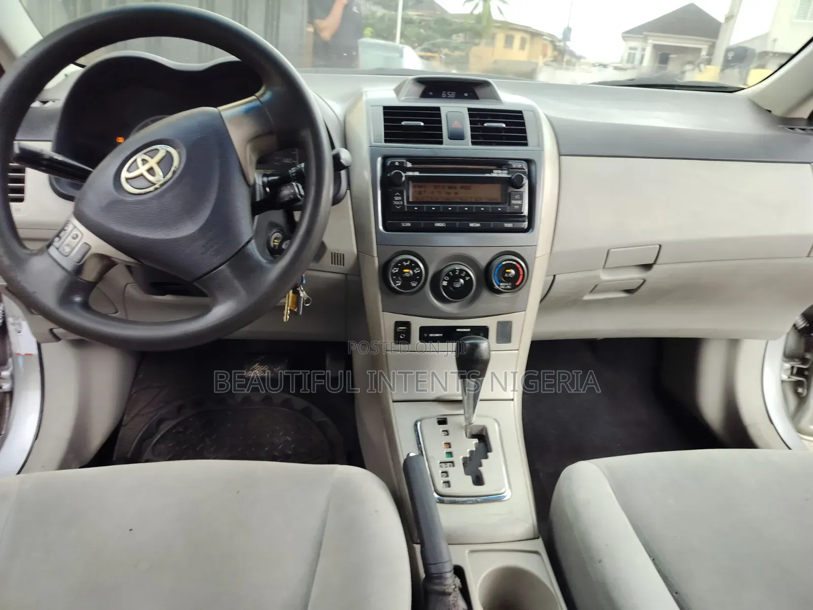 Toyota Corolla 2012 Silver