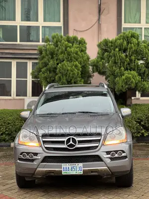 Mercedes-Benz GL-Class 2010 Silver