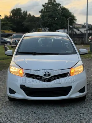Toyota Yaris LE Hatchback 5dr 2014 White
