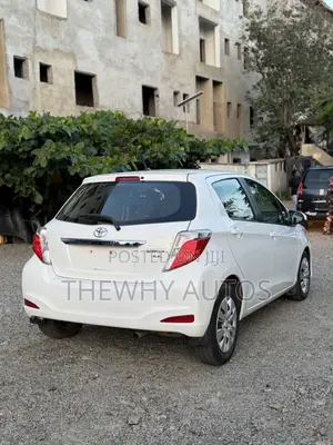 Toyota Yaris LE Hatchback 5dr 2014 White
