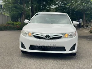 Toyota Camry LE 4dr Sedan (2.5L 4cyl 6A) 2014 White