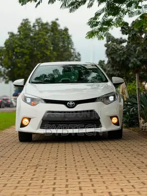 Toyota Corolla LE 4dr Sedan (1.8L 4cyl CVT) 2014 White