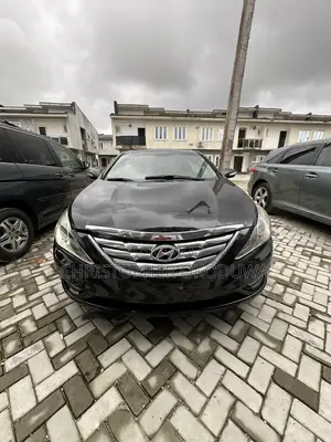 Hyundai Sonata Limited 2.0T Sedan (2.0L 4cyl 6A) 2011 Black