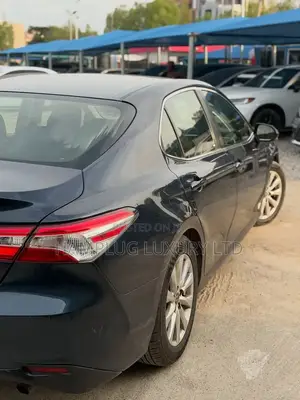 Toyota Camry 2018 Blue